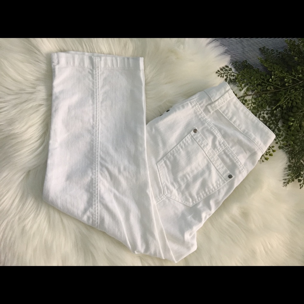 ❤️️CHICO'S Platinum White Denim Crops- EUC!